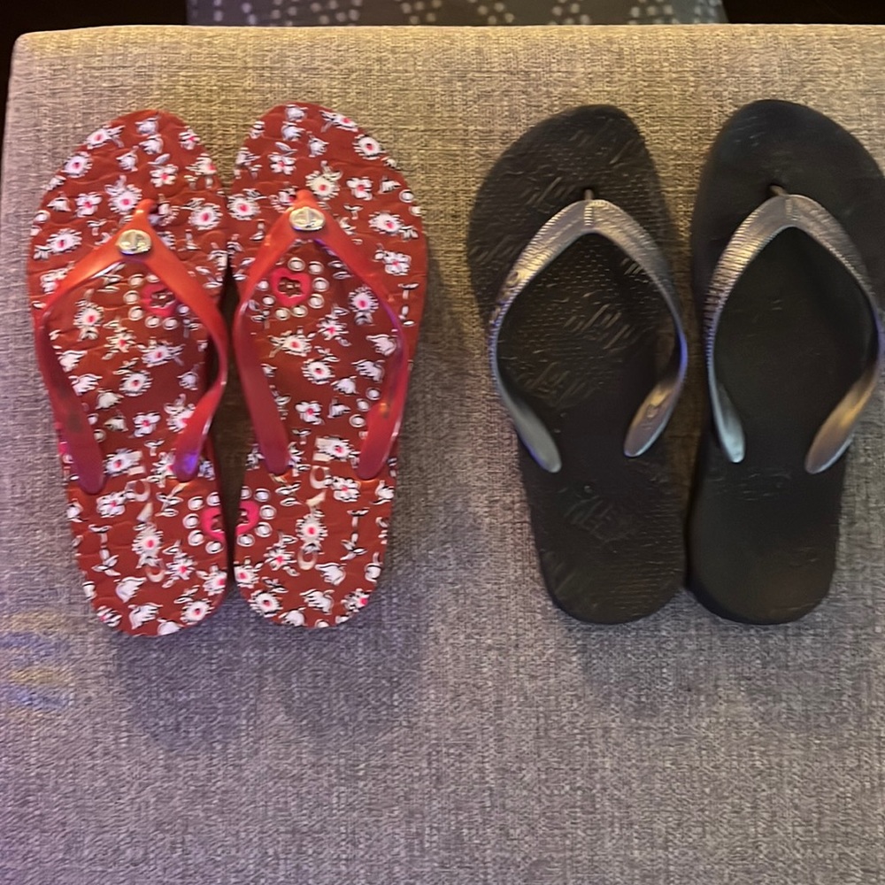 Two pairs of flip flops. Perfect condition!